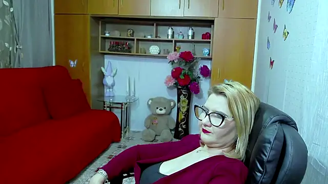 Snapshot of LucilleFenlys chatting on 02/27/25, 12:14 LucilleFenlys online show from 02/27/25, 12:14