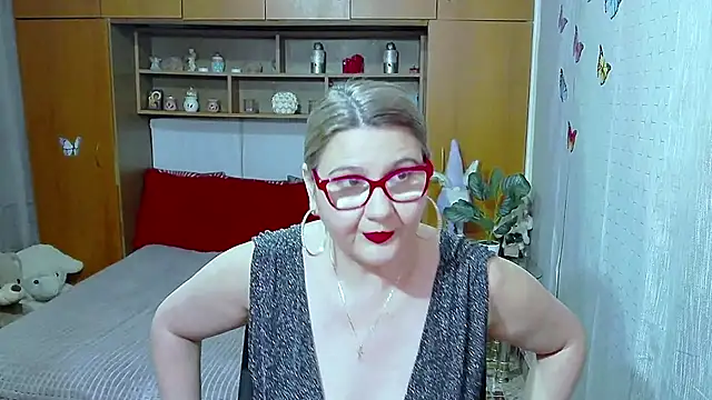 Snapshot of LucilleFenlys chatting on 05/26/26, 08:18 LucilleFenlys online show from 05/26/26, 08:18