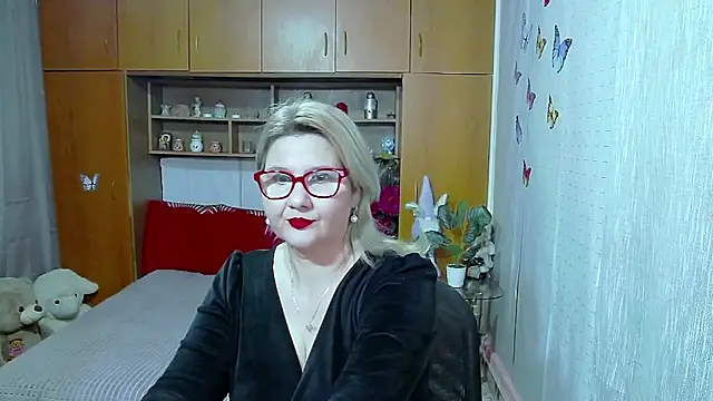 Snapshot of LucilleFenlys chatting on 05/18/26, 07:07 LucilleFenlys online show from 05/18/26, 07:07