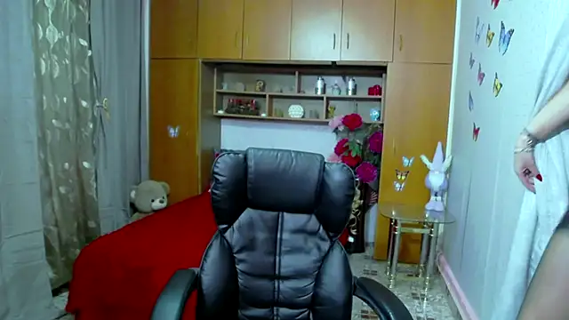 Snapshot of LucilleFenlys chatting on 02/16/25, 01:14 LucilleFenlys online show from 02/16/25, 01:14