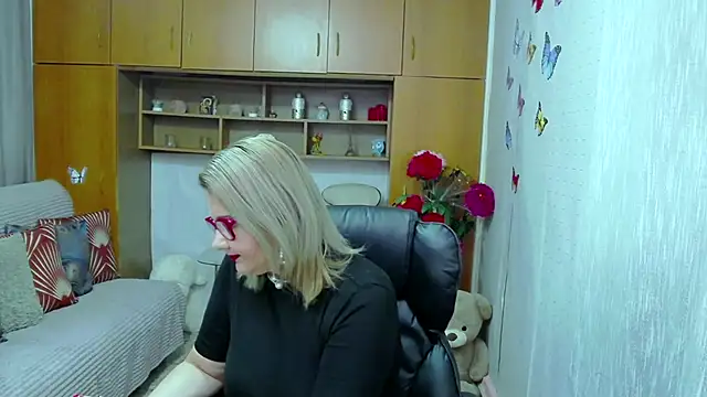 LucilleFenlys online show from 11/02/25, 07:30