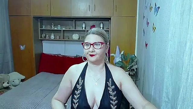 Snapshot of LucilleFenlys chatting on 05/27/26, 07:54 LucilleFenlys online show from 05/27/26, 07:54