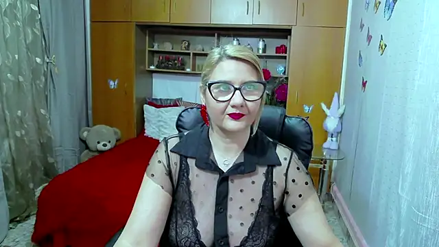 Snapshot of LucilleFenlys chatting on 01/17/25, 09:39 LucilleFenlys online show from 01/17/25, 09:39