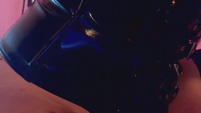 PerlaDivaio online show from 03/25/26, 01:54