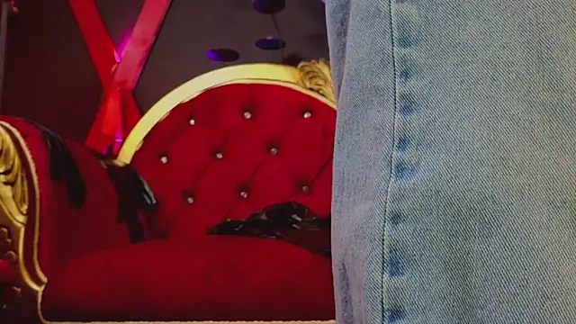 PerlaDivaio online show from 11/10/25, 02:11