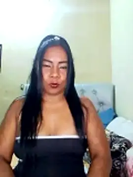 rosmery-navarro online show from 10/28/25, 04:57