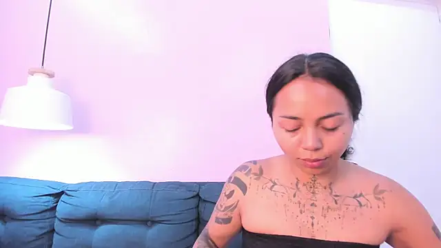 miss soffi  online show from 04/10/26, 12:23