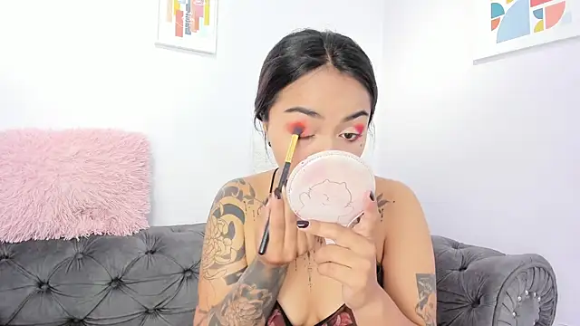 miss soffi  online show from 11/24/25, 12:27