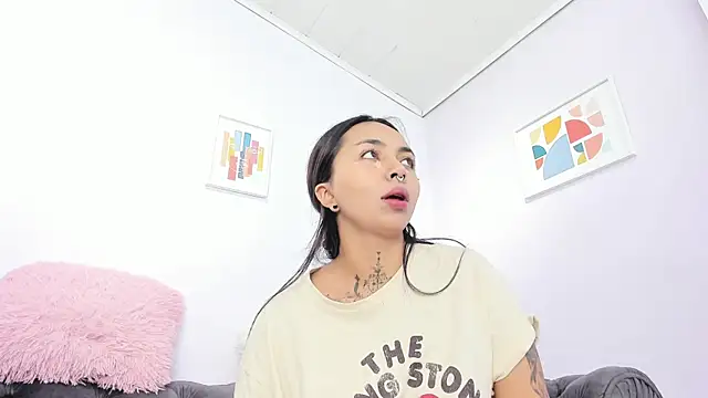 miss soffi  online show from 11/06/25, 12:20