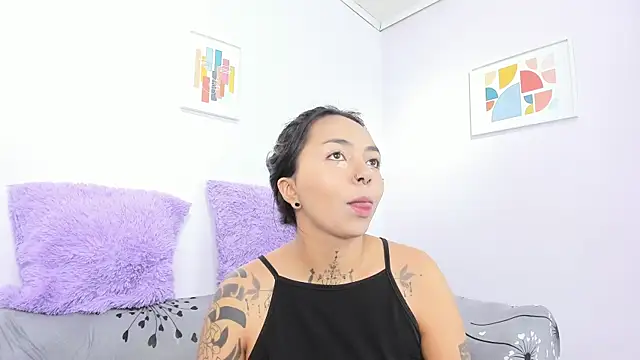Snapshot of miss_soffi_ chatting on 10/14/25, 12:28 miss soffi online show from 10/14/25, 12:28