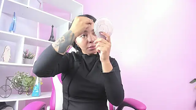 Snapshot of miss_soffi_ chatting on 03/07/25, 12:12 miss soffi online show from 03/07/25, 12:12