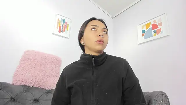 miss soffi  online show from 11/04/25, 12:20