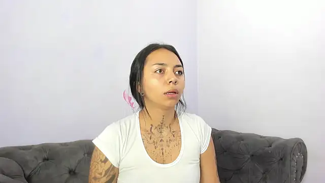 miss soffi  online show from 04/09/26, 12:11