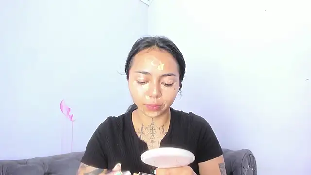 miss soffi  online show from 04/18/26, 12:18