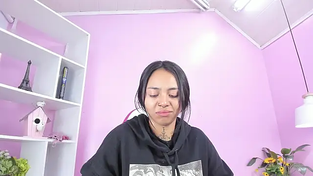 Snapshot of miss_soffi_ chatting on 02/25/25, 12:05 miss soffi online show from 02/25/25, 12:05