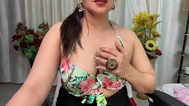 Snapshot of mahimagicdoll_DESI chatting on 02/13/25, 06:48 mahimagicdoll DESI online show from 02/13/25, 06:48