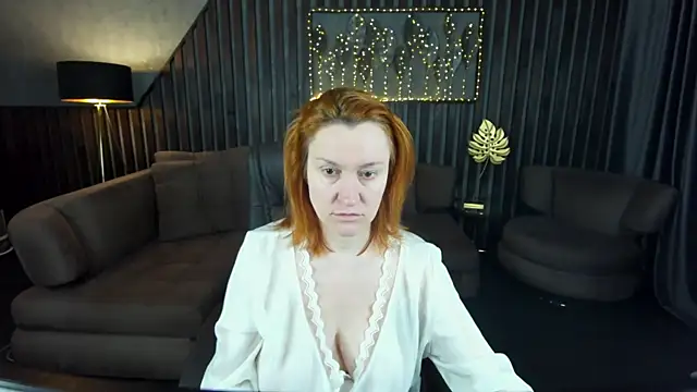 Snapshot of Kamilla_Hot chatting on 04/24/26, 05:42 Kamilla Hot online show from 04/24/26, 05:42