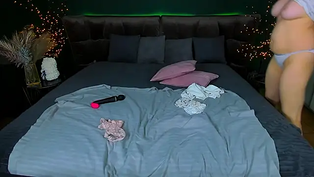 Kamilla Hot online show from 10/24/25, 05:39