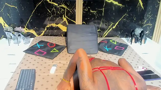 NahomyOwen online show from 12/19/25, 12:18