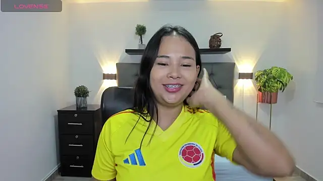 isabella florez online show from 02/22/25, 11:46