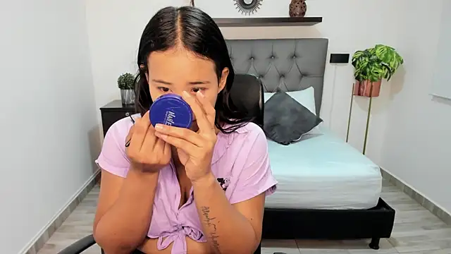 isabella florez online show from 02/25/25, 11:10