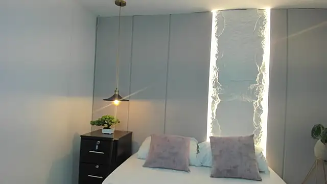 isabella florez online show from 04/10/26, 02:29