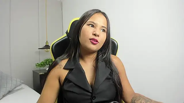 isabella florez online show from 03/03/26, 12:01