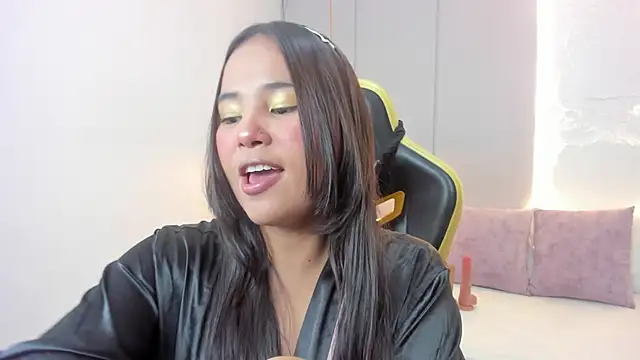 Snapshot of isabella_florez chatting on 05/05/26, 02:36 isabella florez online show from 05/05/26, 02:36