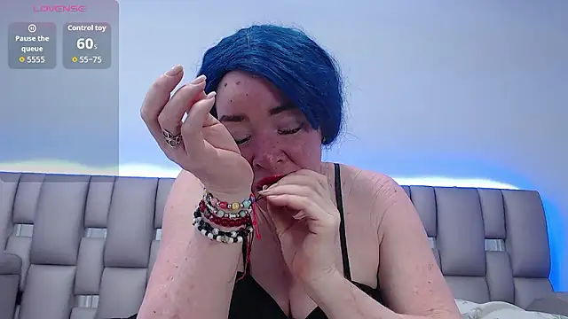 Kittywhiteass online show from 01/15/26, 11:52