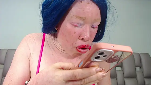 Kittywhiteass online show from 09/28/25, 10:55