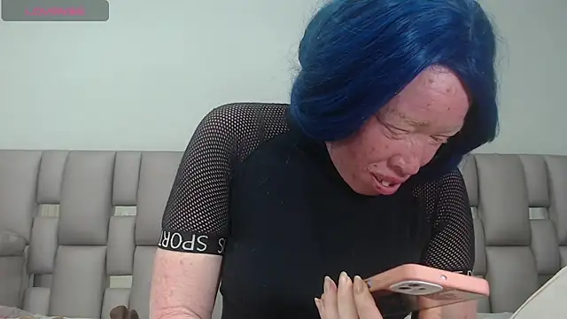 Kittywhiteass online show from 10/11/25, 12:33