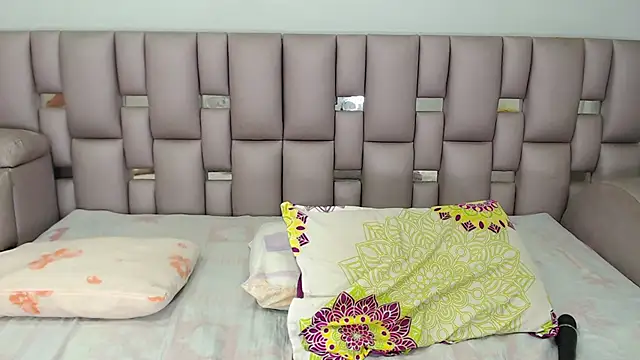 Kittywhiteass online show from 11/21/25, 03:16