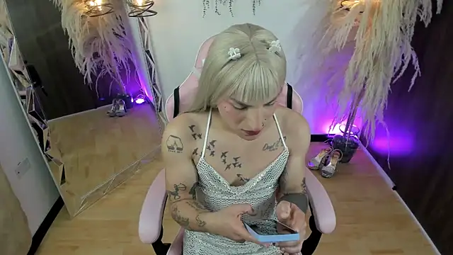 queenramoona-hot online show from 05/13/26, 01:01