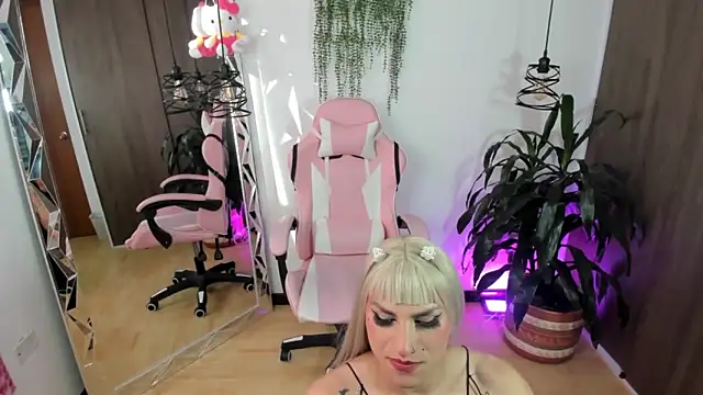 queenramoona-hot online show from 04/13/26, 09:30