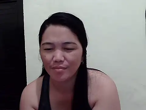 Snapshot of Pinnay chatting on 05/16/26, 04:39 Pinnay online show from 05/16/26, 04:39