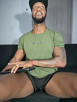 Snapshot of blackdrey18 chatting on 12/05/25, 11:42 blackdrey18 online show from 12/05/25, 11:42