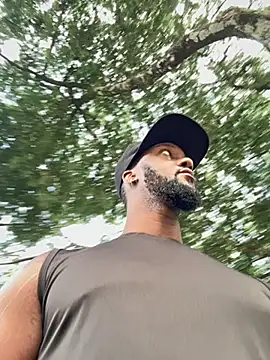 Snapshot of blackdrey18 chatting on 12/01/25, 02:40 blackdrey18 online show from 12/01/25, 02:40