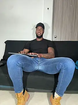 Snapshot of blackdrey18 chatting on 02/18/26, 01:29 blackdrey18 online show from 02/18/26, 01:29