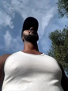 Snapshot of blackdrey18 chatting on 11/13/25, 12:42 blackdrey18 online show from 11/13/25, 12:42