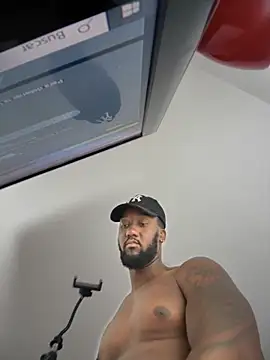 Snapshot of blackdrey18 chatting on 12/04/25, 12:26 blackdrey18 online show from 12/04/25, 12:26