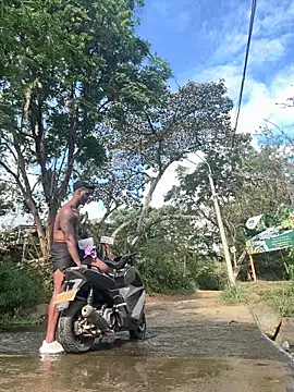 Snapshot of blackdrey18 chatting on 12/17/25, 01:49 blackdrey18 online show from 12/17/25, 01:49