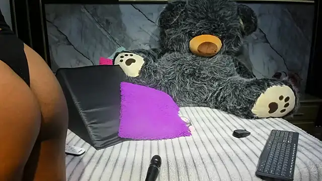 Niyirey1 online show from 11/04/25, 12:31