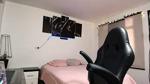 yesie hot online show from 05/26/26, 02:04