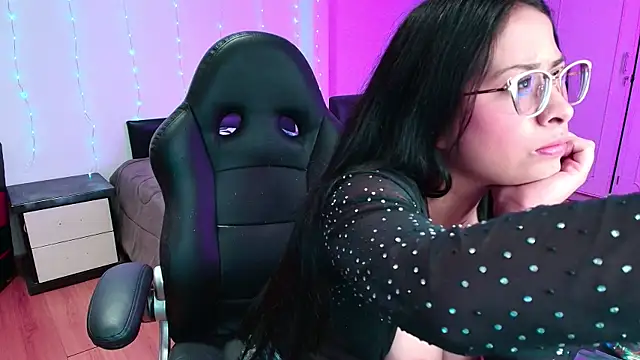 yesie hot online show from 11/27/25, 09:59