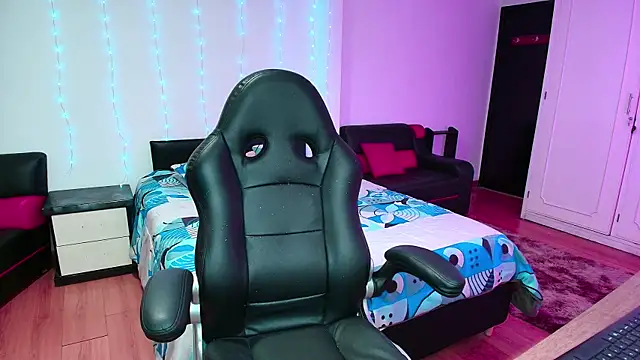 yesie hot online show from 12/02/25, 12:22