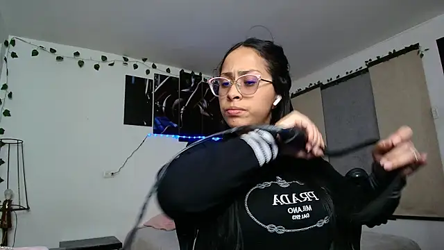 yesie hot online show from 06/13/26, 11:56