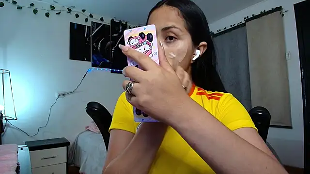 yesie hot online show from 06/18/26, 12:42