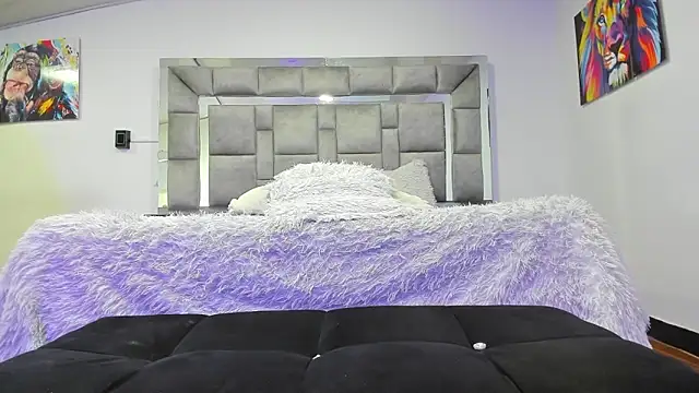 Snapshot of Candy_And_Andy_ chatting on 10/25/25, 12:32 Candy And Andy online show from 10/25/25, 12:32