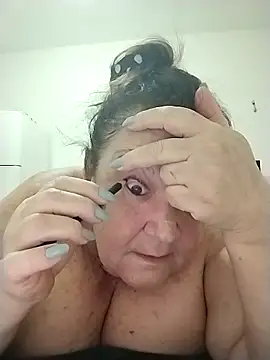 Snapshot of Yaya_Mineira chatting on 10/19/25, 01:30 Yaya Mineira online show from 10/19/25, 01:30