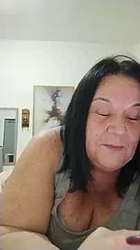 Snapshot of Yaya_Mineira chatting on 07/15/26, 11:01 Yaya Mineira online show from 07/15/26, 11:01